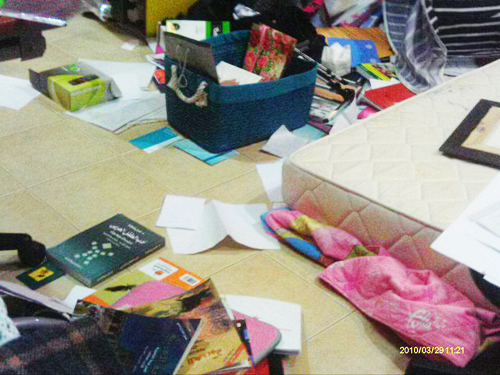 عکس هایی از اتاق آیات القرمزی پس از حمله ماموران